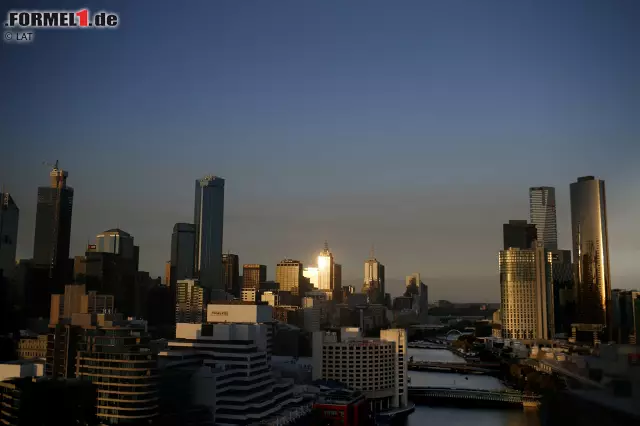 Foto zur News: Bei den Fahrern ist nicht nur der Kurs beliebt. "Es fährt jeder gerne hin", sagt Williams-Pilot Felipe Massa über den fünften Kontinent und seine zweitgrößte Stadt nach Sydney. "Unglaublich" findet Melbourne der deutsche Neuling Pascal Wehrlein. Er schwärmt: "Ich bin mit meinem Physio durch den Park gejoggt und war im Meeresaquarium."