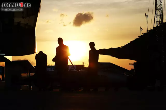 Foto zur News: Apropos Sonnenschein: Mit dem beginnen laut Romain Grosjean auch die meisten Runden im Albert Park. "Auf dem Weg zu Kurve eins strahlt einem immer die Sonne in die Augen", sagt der Franzose vor dem Hintergrund europafreundlicher Startzeiten am späten Nachmittag in Australien. Er mag die Strcke dennoch: "Eine meiner Lieblinge."