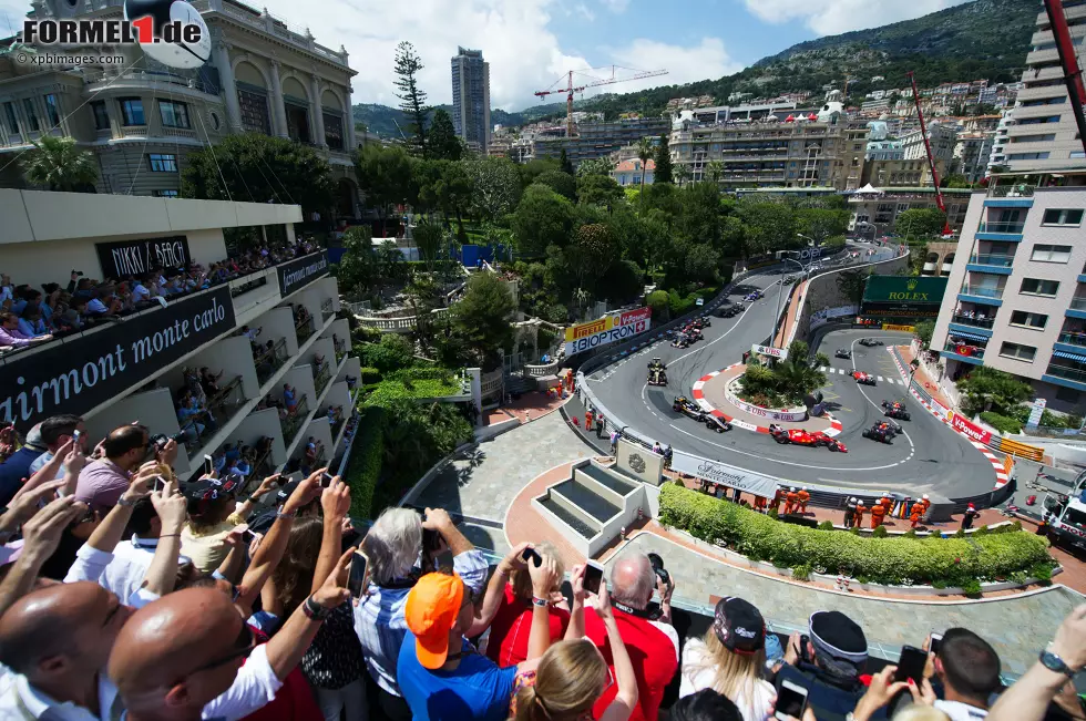 Foto zur News: Um Rennen nicht ständig über das Zwei-Stunden-Zeitlimit zu beenden, gibt es für Monaco eine Sonderregel: Die Renndistanz ist kürzer als die üblichen 300 Kilometer, nämlich nur über 260. Sprit frisst die Bahn wegen ihrer niedrigen Durchschnittsgeschwindigkeit kaum. Auch die Reifen werden geschont.