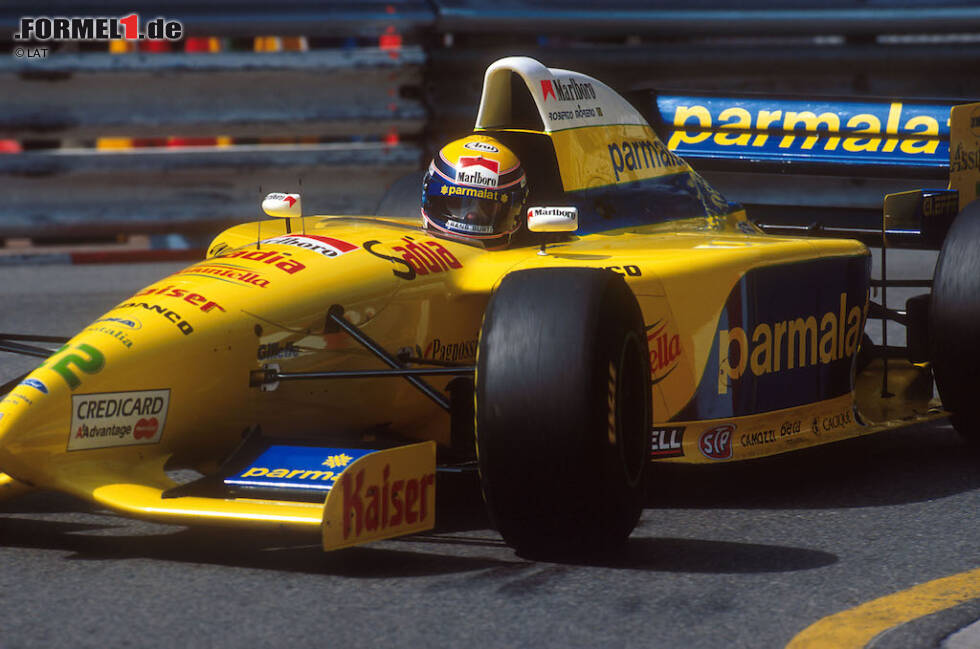 Foto zur News: Forti (1995): Ein knallgelbes U-Boot unternimmt in der Formel 1 seine Tauchgänge allen voran in den Tiefen des Klassements. Als Guido Forti aus seinem Juniorteam 1995 eine Mannschaft für die Königsklasse macht, besorgt ein brasilianischer Supermarkt-Boss die nötigen Millionen. Der Clou: In seinen Geschäften bietet er Unternehmen von Weltrang bevorzugte Platzierung, wenn sie bei Forti einsteigen. Als Gegenleistung für die Geldbeschaffung bekommt sein Sohn Pedro Diniz ein Cockpit.