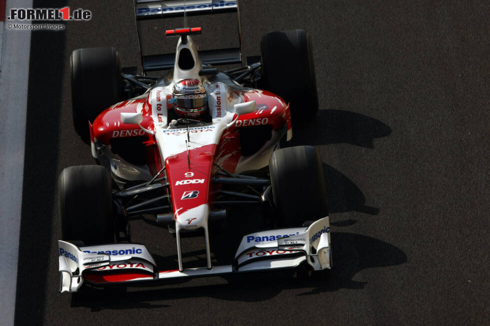 Foto zur News: Nach einer Spionageaffäre um Ferrari bekrabbelen sich die Japaner 2005 und haben erstmals ein siegfähiges Auto, jedoch schrammten Ralf Schumacher, Jarno Trulli und später Timo Glock am Coup mehrmals vorbei. Als die Leistungen auf hohem Niveau stagnieren, zieht Toyota Ende 2009 auch unter dem Einfluss der japanischen Regierung den Stecker - obwohl für 2010 angeblich ein Wunderauto in der Garage steht ...