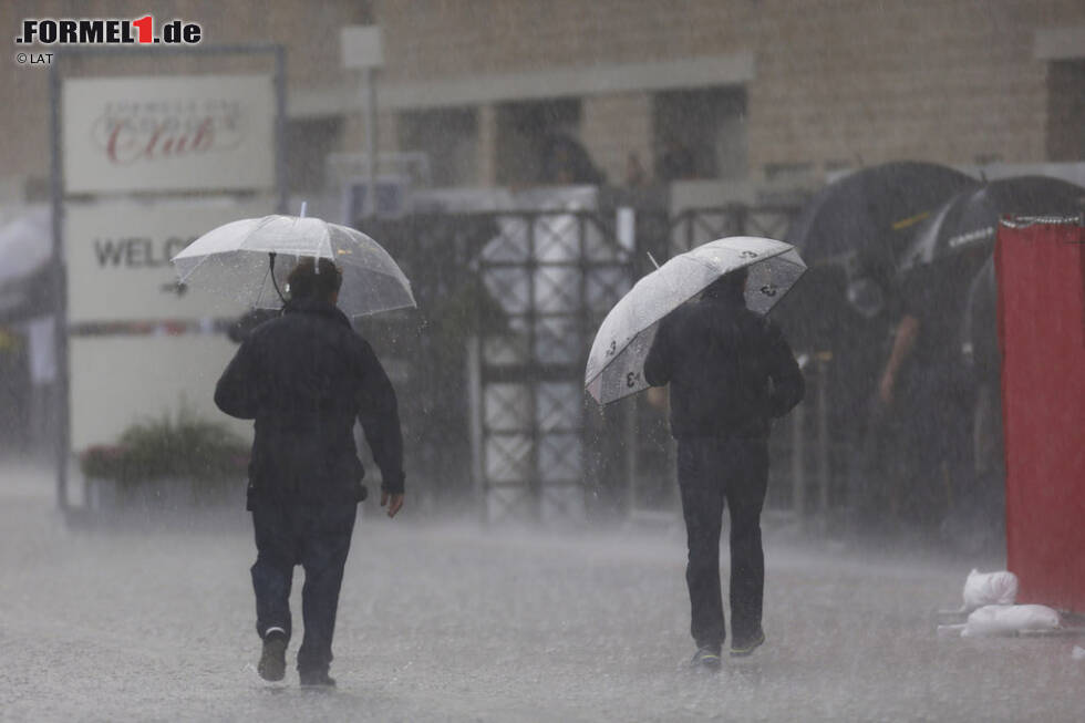 Foto zur News: Die Bestimmung besteht bis 2002 und ist seit 2011 wieder Teil des Reglements, allerdings häufig der Gegenstand von Ausnahmen, beispielsweise bei Wetterkapriolen oder bei technischen Problemen und ausreichender Leistungen im Freien Training.