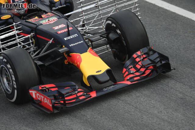 Foto zur News: Red-Bull-TAG-Heuer RB12