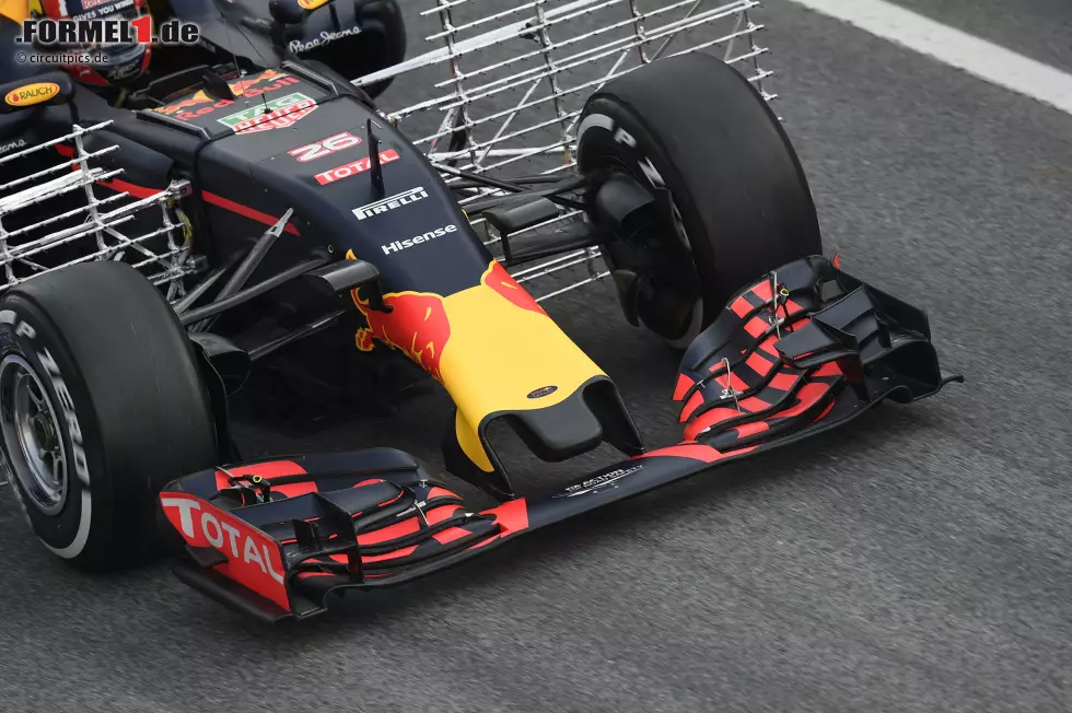 Foto zur News: Red-Bull-TAG-Heuer RB12