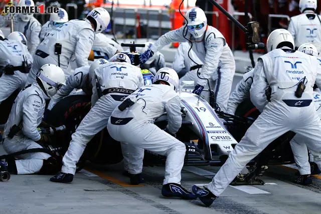 Foto zur News: Massas zweiter Boxenstopp in der 46. Runde erfüllt vor allem einen Zweck: im Falle einer Safety-Car-Phase die frischeren und weicheren Reifen zu haben, wenn sich das Feld nochmal zusammenschiebt. Doch dazu kommt es nicht. Williams, am Freitag noch das sensationelle Longrun-Wunder, muss sich mit den Plätzen vier und fünf begnügen, ...