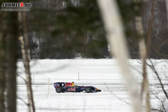 Foto zur News: Auf dem Clearwater Lake in Montreal: Sebastien Buemi ließ 2010 seinen RB5 über die Eisplatte in Kanada rauschen und sorgte für einige - im wahrsten Sinne des Wortes - "coole" Aufnahmen.