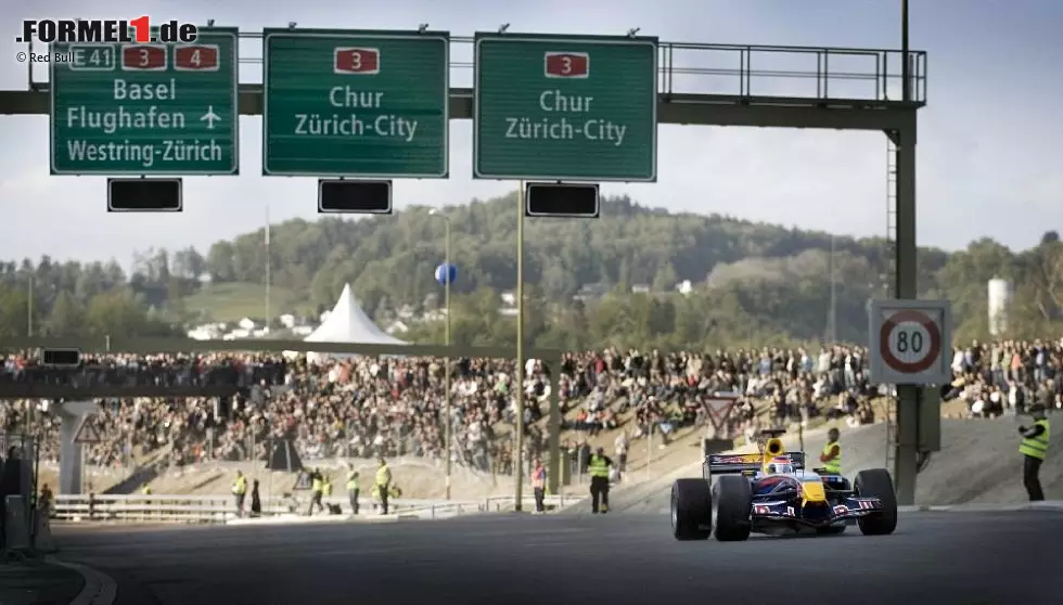 Foto zur News: Jungfernfahrt der besonderen Art: 2009 weihte der gebürtige Berner Neel Jani die neue Züricher Westumfahrung ein und testete, was die neue Autobahn verträgt. 35.000 verliehen das Prädikat &quot;Schweizer Wertarbeit&quot;.