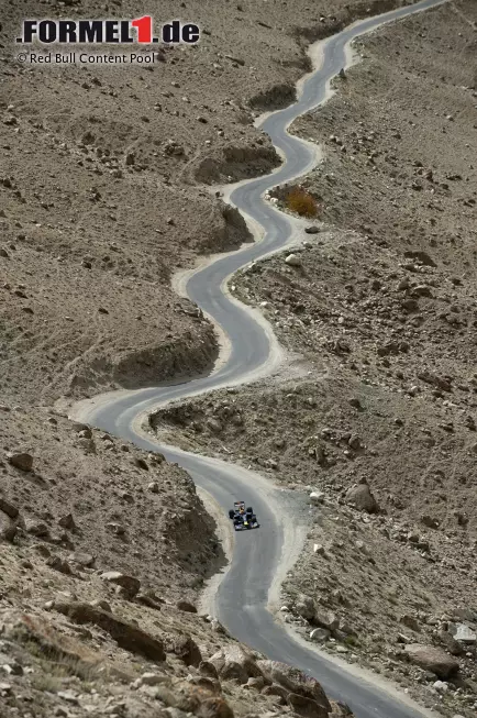 Foto zur News: Ein Paradies für Freude, wo Autos erst spät Einzug in den Alltag fanden: Der Khardung-Lah-Pass im indischen Leh war für Red Bull 2011 eine Reise wert.