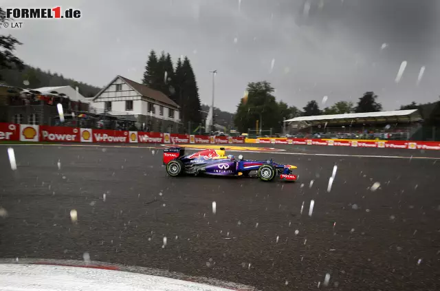 Foto zur News: "Regen" ist auch gleich das richtige Stichwort, denn Niederschläge sind in Spa keine Seltenheit. "Auf der einen Seite der Strecke kann die Sonne scheinen, während es auf der anderen regnet", erklärt Daniel Ricciardo.