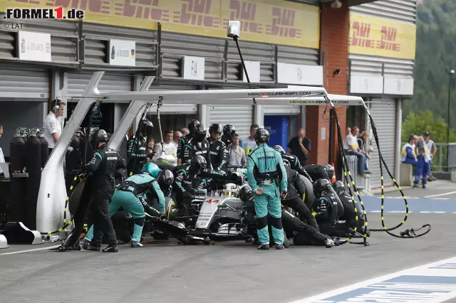 Foto zur News: "Eine falsche Entscheidung kann ein großer Nachteil sein", weiß auch Esteban Gutierrez. Wer bei wechselhaften Bedingungen auch nur eine Runde zu spät zum Reifenwechsel an die Box kommt, verliert auf der langen Runden eine Menge Zeit.