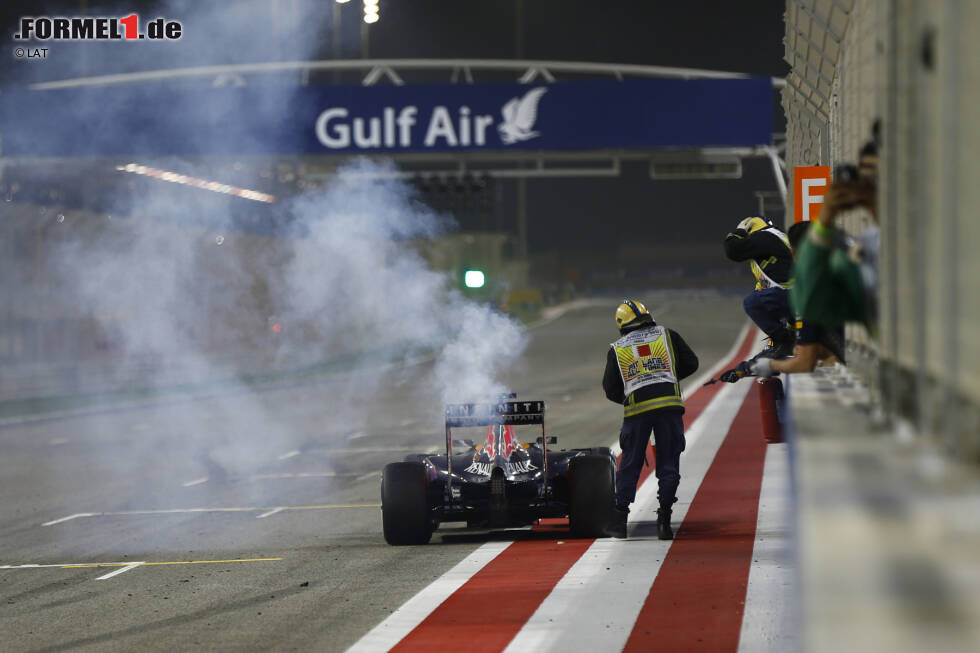 Foto zur News: Auch für die Technik ist Bahrain ein Härtetest: &quot;Die Bremsen sind hier unter hoher Belastung, weil man sehr oft von Highspeed runterbremst&quot;, warnt Hülkenberg und erinnert an ein Mercedes-Drama 2015. &quot;Mit dem Spritverbrauch geht es.&quot; Dafür treibt der raue Asphalt die Reifen an die Grenze der Belastbarkeit.