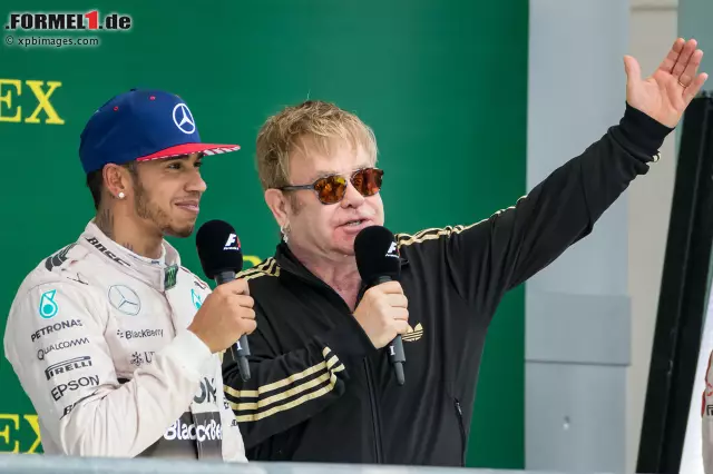 Foto zur News: Und auch das Partyprogramm kann sich sehen lassen: Während Elton John 2015 die Zuschauer am CoTA rockte - und außerdem die Interviews auf dem Podium führen durfte -, tritt in diesem Jahr unter anderem Taylor Swift auf. Die Veranstalter lassen sich regelmäßig etwas einfallen, um den Zuschauern ein gutes Gesamtpaket zu bieten.