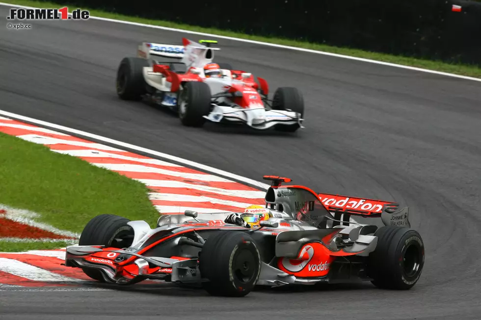 Foto zur News: &quot;In meiner Kindheit war es immer das letzte Saisonrennen&quot;, erinnert sich Kevin Magnussen zurück und Teamkollege Jolyon Palmer ergänzt: &quot;Es gab hier in der Vergangenheit einige interessante Rennen. Ich erinnere mich daran, als Hamilton den Titel (2008; Anm. d. Red.) in der letzten Kurve gewann.&quot;