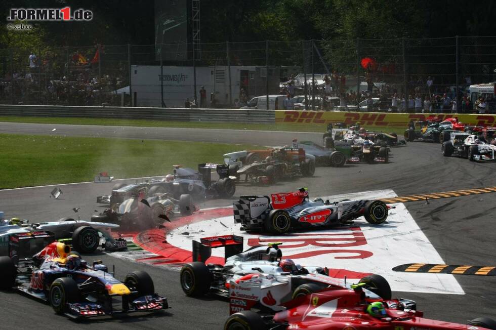 Foto zur News: Das moderne Monza ist 5,793 Kilometer lang und beginnt mit der Variante del Rettifilo, dann geht es in die Curva Grande und in die Varianta della Roggia, ehe die beiden Lesmo-Kurven folgen. Durch die Ascari-Schikane geht es auf die Gegengerade und mit einer 180-Grad-Wende in der Parabolica zurück auf Start und Ziel.