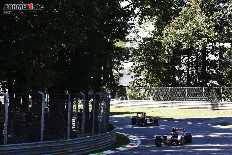 Foto zur News: Carlos Sainz (Toro Rosso) erklärt, dass ihm der Geruch von Holzkohle in die Nase steigen würde, wenn er sich in der Nähe der Haupttribüne befindet: &quot;Du kannst riechen, wie sie alle grillen!&quot;