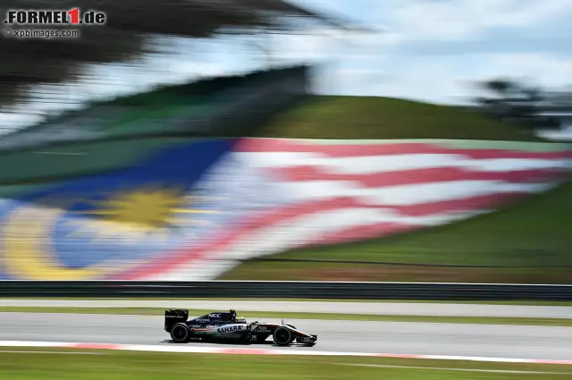 Foto zur News: Pascal Wehrlein (Manor) sieht nur die Streckenbreite als Argument dafür, dass unterschiedliche Herangehensweisen möglich wären: "Im Rennen liegt sonst zu viel Gummiabrieb herum." Valtteri Bottas (Williams) stimmt zu: "Es ist eben nur eine kleine Änderung, so groß ist der Unterschied nicht."