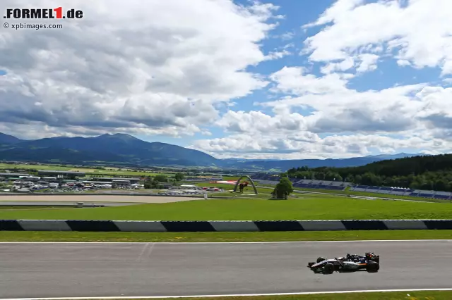 Foto zur News: Kevin Magnussen (Renault) findet: "Österreich ist nach meinem Geschmack - frische Luft und Berge. Toll, so weit weg von einer Stadt zu sein." Um genau zu sein, ist Graz genau 76,3 Kilometer  entfernt. "Wir übernachten normalerweise in einem Hotel, das ein altes Schloss ist. Das ist mal was anderes!", stimmt Felipe Massa (Williams) ein.