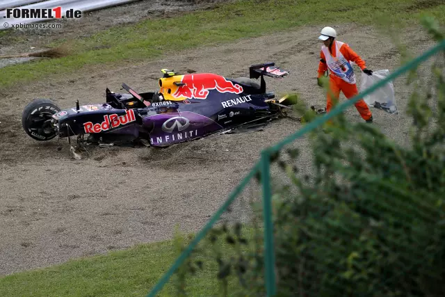 Foto zur News: "Wir geben ihr zehn von zehn Punkten, oder?", fragt Daniil Kwjat Teamkollege Carlos Sainz. "Ganz sicher", antwortet der Spanier. Doch der Funfaktor bringt Risiko mit sich. "Du musst schon tapfer sein", bedauert Haas-Teamchef Günther Steiner seine Schützlinge. "Wer in einer schnellen Kurve abfliegt, landet häufig nicht sanft."