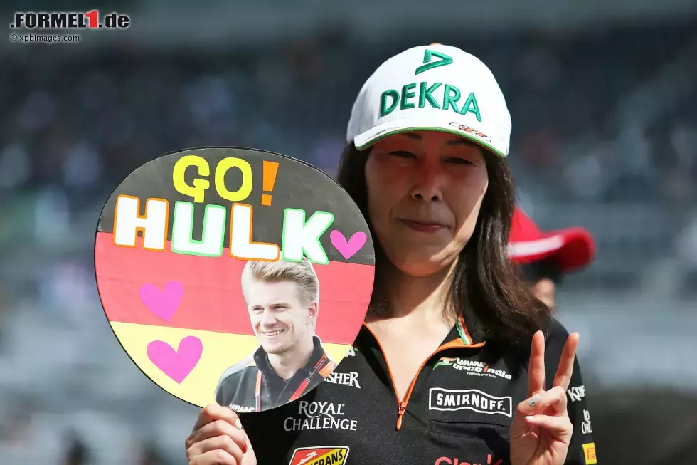 Foto zur News: Hülkenberg erklärt, warum alle Piloten die respektvollen und enthusiastischen Fans in Japan so schätzen: &quot;Egal, Wie viel Uhr es ist. Egal, wie das Wetter ist. Sie stehen vor der Strecke oder  dem Hotel und warten. Es gibt immer Geschenke. Meistens Süßigkeiten, aber ich habe auch einen sehr süßen Teddy-Koala bekommen.&quot;