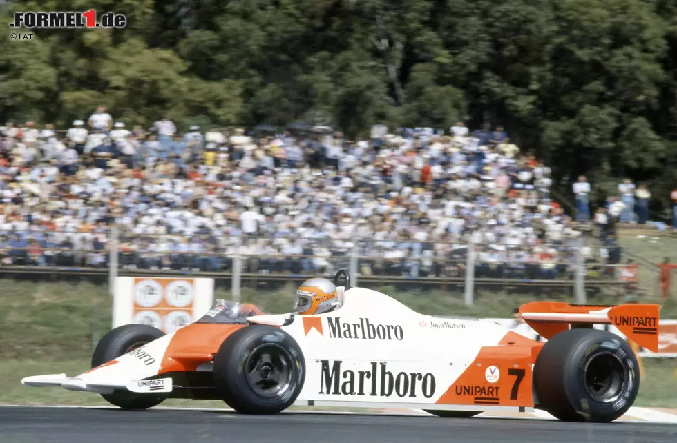 Foto zur News: Buenos Aires (Argentinien) 1981: Der von John Barnard konstruierte McLaren MP4/1, hier in Händen von John Watson, ist das erste Kohlefaser-Monocoque der Motorsportgeschichte.