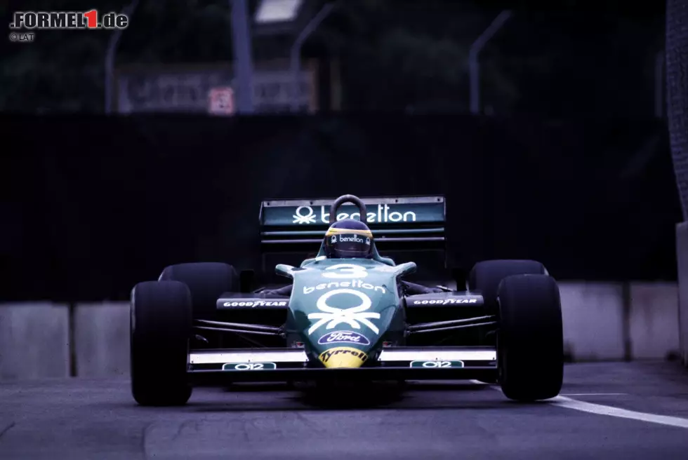 Foto zur News: Detroit (USA) 1983: Michele Alboreto (Tyrrell) schenkt dem Cosworth-DFV-Motor seinen 155. und letzten Sieg. Der DFV ist bis heute der erfolgreichste Motor der Formel-1-Geschichte.