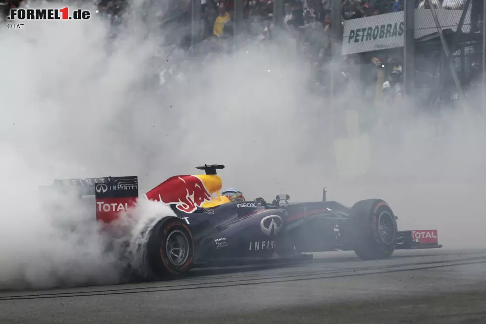 Foto zur News: Sao Paulo (Brasilien) 2013: Sebastian Vettel schickt die Saugmotor-Technologie mit seinem vierten WM-Titel frühzeitig in Rente.