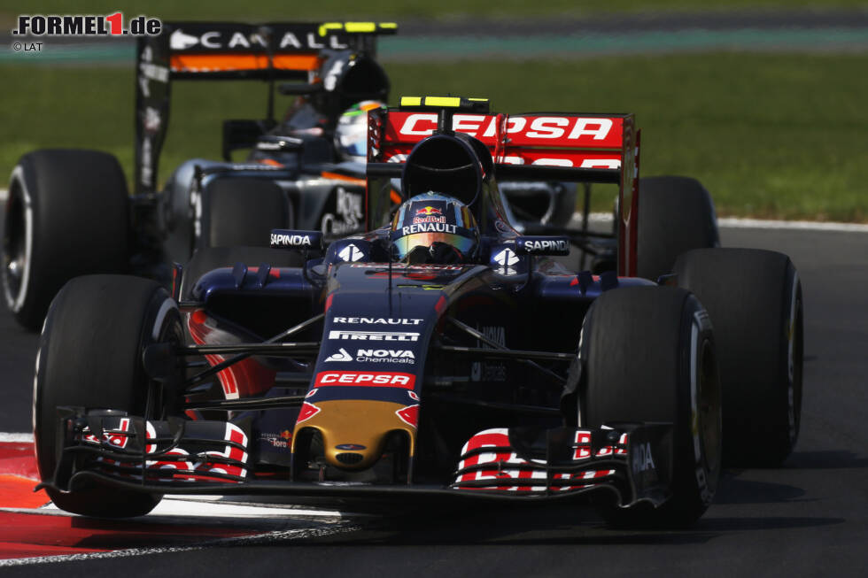 Foto zur News: &quot;Es gibt sogar drei solcher Bereiche, die einem Stadion ähnlich sind. Total cool&quot;, sagt Carlos Sainz. &quot;Da fühlt man sich wie ein Rockstar&quot;, fügt Teamkollege Daniil Kwjat an. &quot;Die Fans schreien unheimlich laut. Das gibt ein gutes Gefühl&quot;, lacht Sainz. &quot;Direkt nach den Fans in Japan kommen die Mexikaner auf meiner persönlichen Liste.&quot;