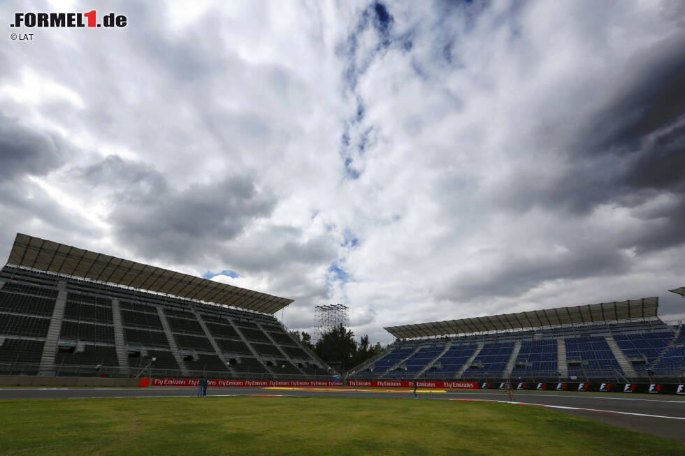 Foto zur News: Die krassen Wechsel zwischen hohem Topspeed und engen Kurven finden im letzten Sektor ihren Höhepunkt. Mit äußerst langsamen Geschwindigkeiten geht es durch ein Baseball-Stadion, das 42.000 Zuschauern Platz bietet. Insgesamt können bis zu 140.000 Menschen auf den Tribünen um die 4,3 Kilometer lange Strecke oft große Bereiche überblicken.