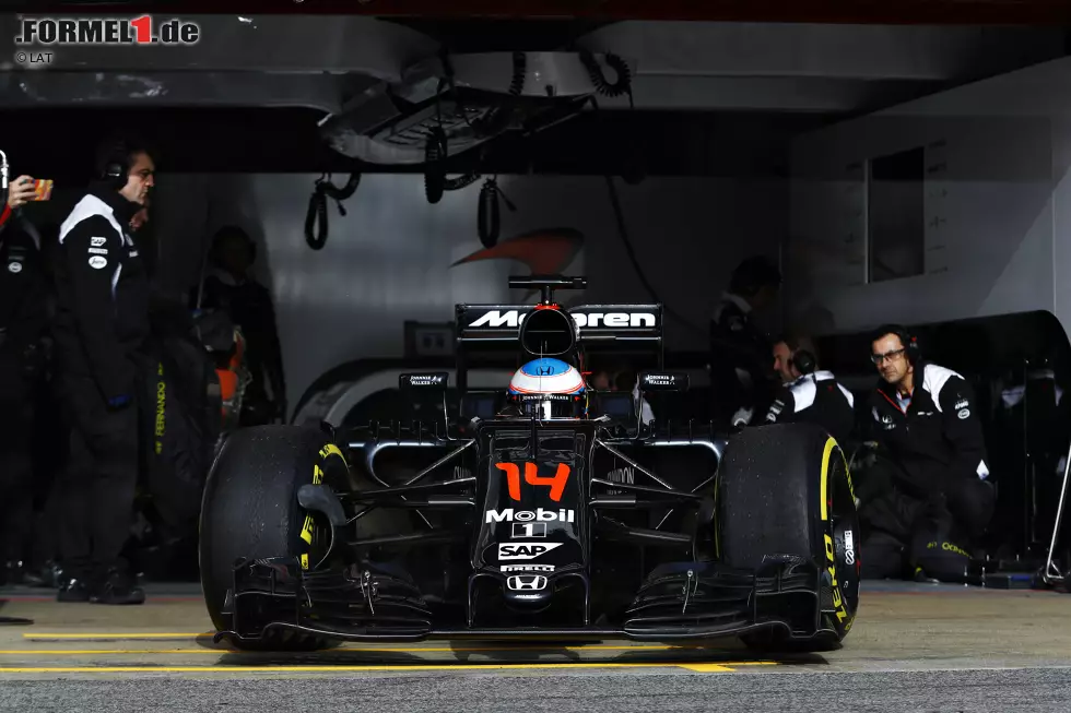 Foto zur News: McLaren MP4-31 (2016): Beim Team aus Woking muss man es wissen, erraten kann man es nicht. Die Bezeichnung &quot;MP4&quot; steht für McLaren Project Four, damit erinnert man an die ehemaligen Formelteams von Ron Dennis.