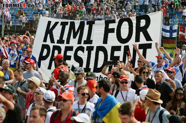 Foto zur News: Jahrelang kamen nach Ungarn stets zehntausende Österreicher, aber die haben jetzt ihren eigenen Grand Prix in Spielberg. So sind die Finnen wieder in der Überzahl. "Kimi for President", fordert diese Gruppe "Iceman"-Fans. Und tatsächlich wird ihr Hero am Sonntag zum Mann des Rennens gewählt: von P14 auf P6 aufgeholt!