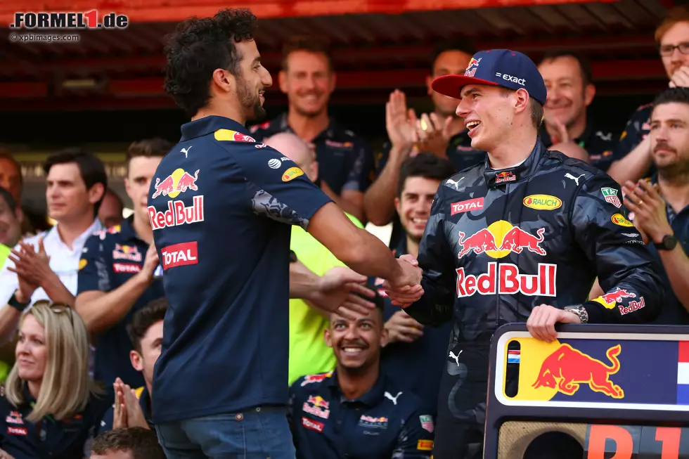 Foto zur News: Daniel Ricciardo musste am Sonntag gratulieren, sagte einst: &quot;Es ist natürlich eine einmalige Gelegenheit für ihn. Jeder ist sehr gespannt, wie er sich anstellt. 17 Jahre - das ist jung, aber ist es zu jung? Ich denke, es wird interessant, das herauszufinden.&quot;