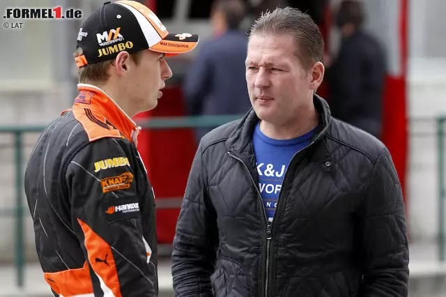 Foto zur News: Verstappens steiler Aufstieg kam nicht von ungefähr: Vater und Ex-Formel-1-Pilot Jos bereitete ihn von Kindesbeinen an auf eine Karriere im Motorsport vor. Auch Anthony Kumpen, sein Onkel mütterlicherseits, verdiente als Rennfahrer sein Geld. Oft hieß es Rennstrecke statt Schule.