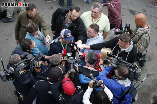 Foto zur News: Als Toro Rosso beim Belgien-Grand-Prix 2014 die Verpflichtung des zu diesem Zeitpunkt 16-Jährigen als Einsatzfahrer für die kommende Saison bekanntgab, sorgte sie für einen Sturm der Entrüstung. Er war ohne Führerschein und die Erlaubnis, einen Vertrag zu unterschreiben!