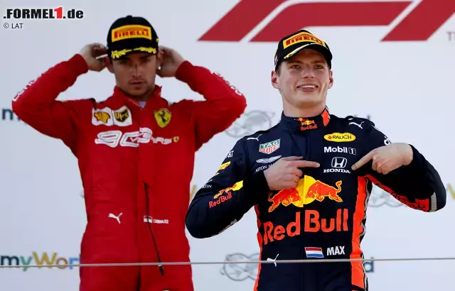 Foto zur News: 2019 geht Verstappen als Teamleader ins erste Honda-Jahr. Nach einem soliden Auftakt mit P3 in Melbourne schreibt er in Spielberg Geschichte und holt den ersten Honda-Sieg seit 2006 im Duell gegen Charles Leclerc.