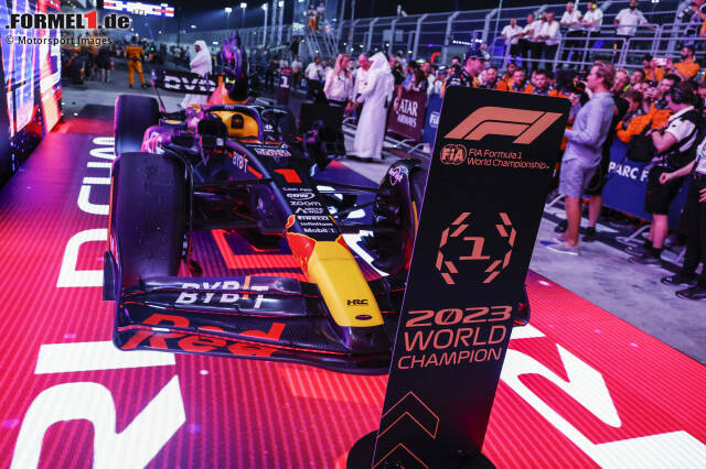 Foto zur News: Im Alter von gerade einmal 26 Jahren krönt sich Max Verstappen beim Großen Preis von Katar 2023 zum dritten Mal zum Formel-1-Weltmeister! Wir schauen in unserer Fotostrecke auf seine Karriere, in der bereits früh absehbar ist, dass hier ein kommender Champion die Bühne betreten hat ...