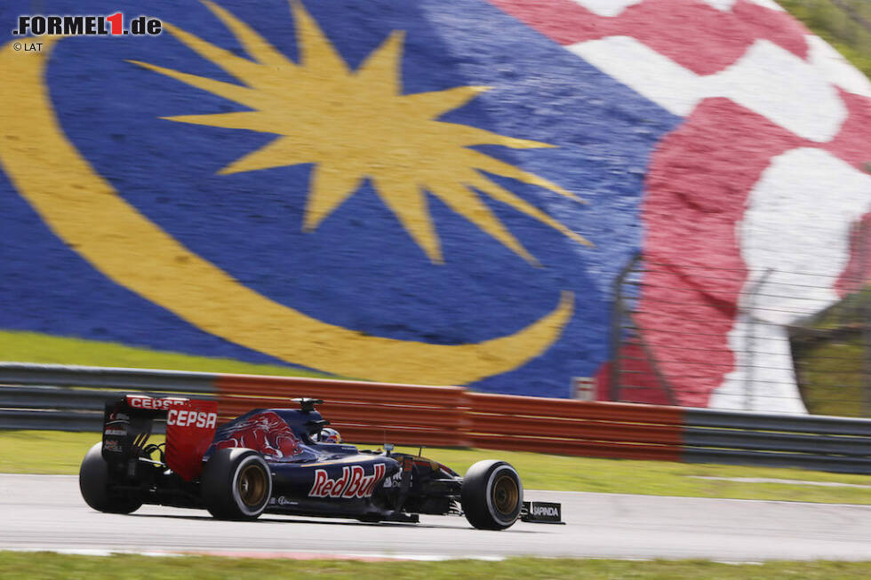 Foto zur News: Mit P7 in Malaysia fährt er seine ersten WM-Punkte ein. Damit schreibt er erneut Geschichte, als jüngster Punktesammler aller Zeiten. Seine Debütsaison ist gespickt mit spektakulären Überholmanövern. Auch das Podium ist nicht weit weg: Zwei vierte Ränge in Ungarn und den USA.