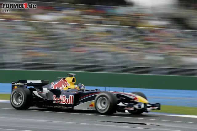 Foto zur News: Red Bull bestreitet am Sonntag sein 225. Formel-1-Rennen. Das österreichisch-britische Team trat erstmals im Jahr 2005 in Melbourne an. Sollte einer der beiden Fahrer auf dem Podium landen, wäre es der 100. Podestplatz des A-Teams des Energydrink-Herstellers. Im Bild: Christian Klien.