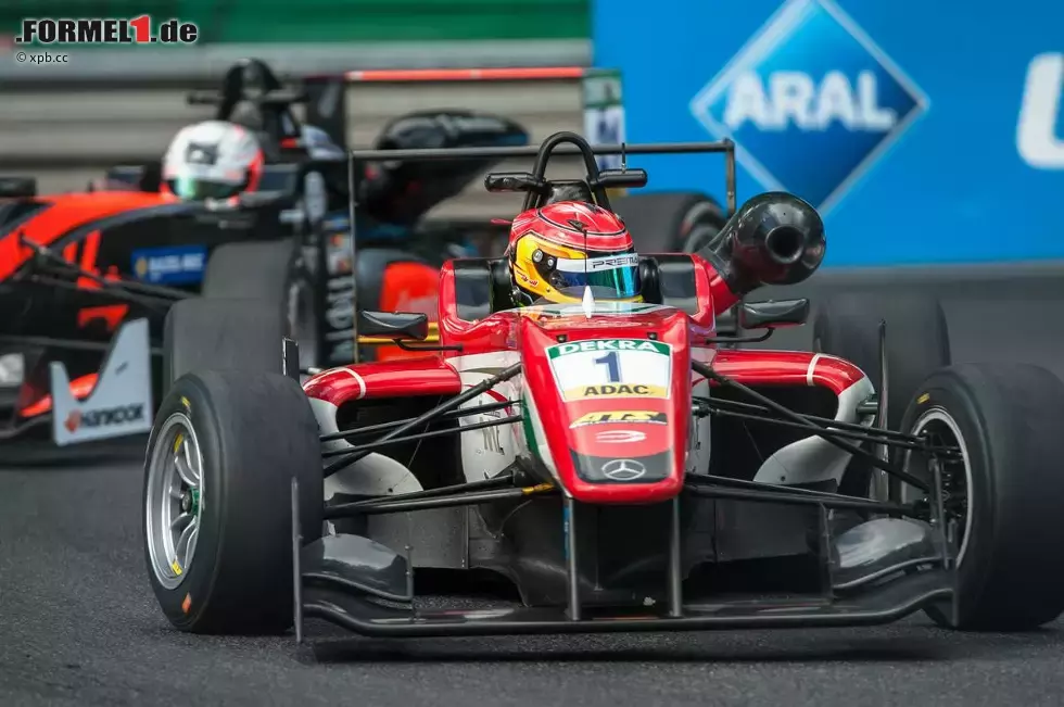 Foto zur News: Lance Stroll feiert in Melbourne sein Formel-1-Debüt. 2016 gewann er mit 14 Siegen und sechs weiteren Podestplätzen den EM-Titel in der Formel 3. Der 18-Jährige ist der erste Kanadier in der Formel 1 seit Jacques Villeneuve. Dessen Premiere fand 1996 ebenfalls in Melbourne statt. Ebenfalls auf Williams.