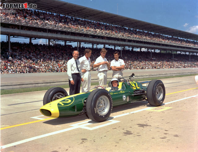 Foto zur News: Jim Clark (zweifacher Formel-1-Weltmeister): 1963 tritt Clark mit Lotus und Colin Champman zum ersten Mal in Indianapolis an und wird auf Anhieb Zweiter und Rookie des Jahres. Die Europäer sind in den USA Anfang der Sechzigerjahre mit ihren (neuen) kleinen Autos mit Heckantrieb aber nicht sonderlich beliebt.