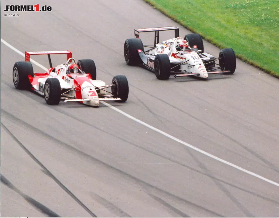 Foto zur News: Michael Andretti (13 Grands Prix): Auch Marios Sohn ist der Erfolg in Indy nicht gegönnt. 1991 überholt ihn Rick Mears (im Bild) kurz vor Rennende. 1992 hat Andretti 30 Sekunden Vorsprung, bis elf Runden vor Ende die Benzinpumpe versagt. Als Teambesitzer darf Michael Andretti bisher über fünf Siege jubeln: 2005, 2007, 2014, 2016, 2017.