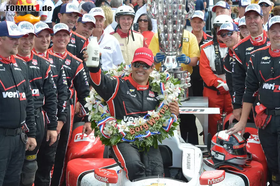 Foto zur News: Nach seiner Zeit in der Formel 1 und in der NASCAR kehrt Montoya in die IndyCar-Serie und nach Indianapolis zurück. 2014 wird er Fünfter, bevor er 2015 die Sensation schafft. Montoya schnappt sich vier Runden vor Rennende die Führung und feiert seinen zweiten Triumph.