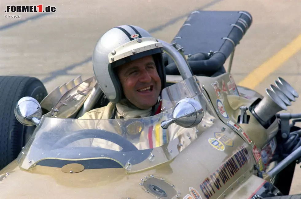 Foto zur News: Denny Hulme (Formel-1-Weltmeister 1967): Auch den Neuseeländer verschlägt es in das berühmte Oval. Viermal startet Hulme das Indy 500 und wird zweimal (1967, 1968) Vierter. Das Rennen 1970 muss er auslassen, weil er sich bei einem Brand im Training Verbrennungen an den Händen zuzieht.