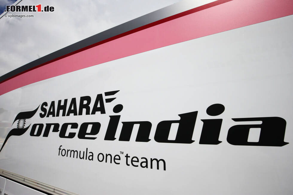 Foto zur News: Ganz in pink wird aller Voraussicht nach auch dieses Jahr das Force-India-Team an den Start gehen, allerdings müssen sich die getreuen Fans vom Teamnamen verabschieden: Durch das Aus für den Indien-Grand-Prix und die schwierige Sponsorensuche möchte man sich internationaler aufstellen.