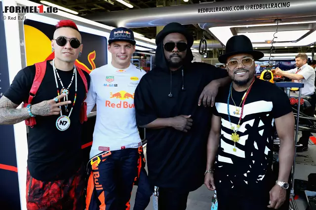 Foto zur News: ... sowie die Black Eyed Peas. Normalerweise singen sie: "I gotta feeling that tonight's gonna be a good night." Was diesmal weniger auf Max Verstappen (vierter Ausfall in den vergangenen sechs Rennen) zutrifft als auf seinen Teamkollegen Daniel Ricciardo.