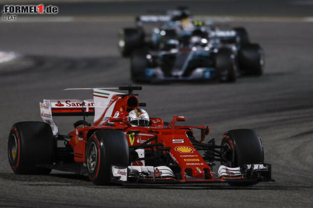 Foto zur News: Für Vettel läuft's indes wie geschmiert: Bei freier Fahrt baut er den Vorsprung auf Bottas von 0,6 (Runde 17) auf 6,1 Sekunden (Runde 27) aus. Der Ferrari ist im Renntrimm erneut das schnellste Auto.