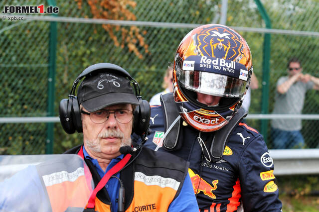 Foto zur News: Mindestens 40.000 "Oranjes" fällt die Kinnlade runter, als ihr Held Max Verstappen in der achten Runde an fünfter Stelle liegend ausscheidet. "No power", funkt er - und macht seinem Frust Luft: "Unglaublich. Ich kann das nicht glauben!" Es ist bereits das sechste Mal 2017, dass er von der (Renault-)Technik im Stich gelassen wird.