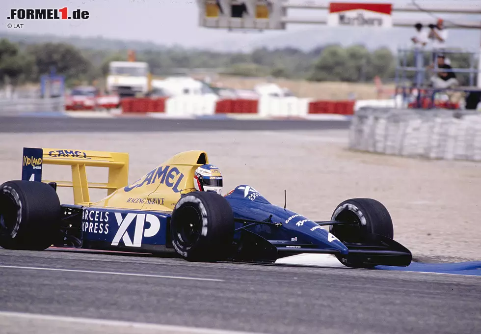 Foto zur News: Jean Alesi (1989), vierter Platz: Völlig unverhofft und ohne jede Testfahrt nimmt der Franzose im unterlegenen Tyrrell Platz. Doch Alesi, bis dato in der Formel 3000 unterwegs, ist in Le Castellet auf Anhieb schnell und kämpft sich im Rennen vom 16. Startplatz vor, allerdings auch dank vieler prominenter Ausfälle.