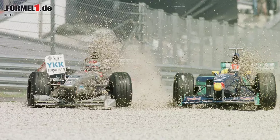 Foto zur News: Esteban Tuero: Der Argentinier verpasste es zunächst, die Superlizenz zu erhalten, kam 1998 aber dennoch als damals drittjüngster Fahrer aller Zeiten für Minardi in die Formel 1. Nach vielen Drehern und Unfällen rammte er in seinem 16. und letzten Rennen in Suzuka einen Konkurrenten, weil er Gas und Bremse verwechselt hatte.