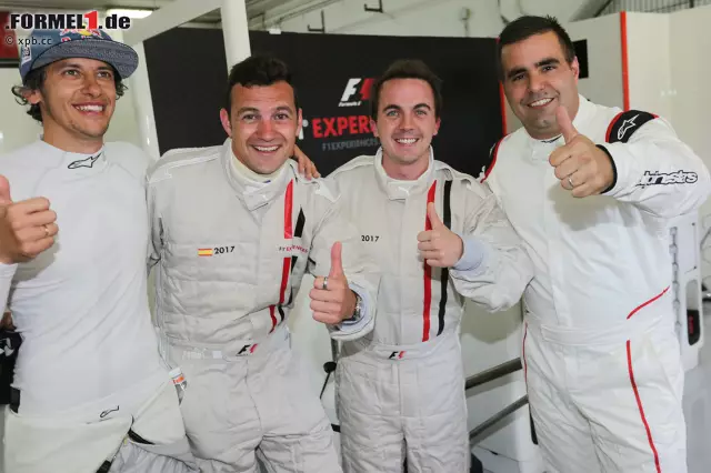 Foto zur News: Für Grammers Kollegen Frankie Muniz, den "Malcolm" aus "Malcolm mittendrin", ist Motorsport die zweite Heimat. In der ChampCar-Szene hat er es sogar bis in die "amerikanische GP2" geschafft. In Barcelona darf er (als Passagier) Formel 1 (mit-)fahren. Seine Chauffeure: Patrick Friesacher (ganz links) und Zsolt Baumgartner (ganz rechts).