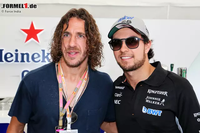 Foto zur News: Carles Puyol ist eine lebende Legende des FC Barcelona und stattet dem Grand Prix von Spanien nicht zum ersten Mal einen Besuch ab. Eingefädelt übrigens von Formel-1-Sponsor Heineken. Hier im Bild mit Force-India-Fahrer Sergio Perez.